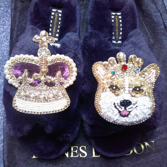 NWOT Laines Slippers w/ "Sandy The Corgi" & "Royal Crown" Brooches Size Small - Picture 3 of 6